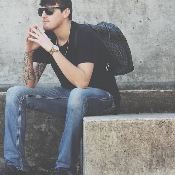 Meet your Posher, Hunter - Picture 1 of 1